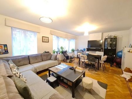 parvis de st-gilles appartement - 100m² + 2 mansardes 18m²