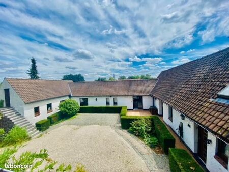 ferme au carre 250 m2 habitables + piscine