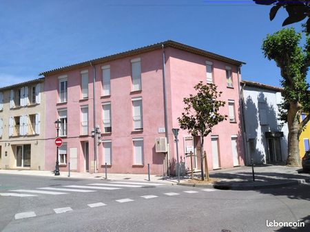 local 47m2 très bien placé  belle visibilité  en face de la maison médicale