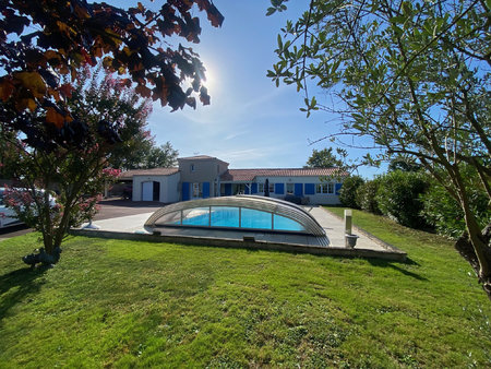 magnifique maison 4 chambres avec piscine et terrain de 3302