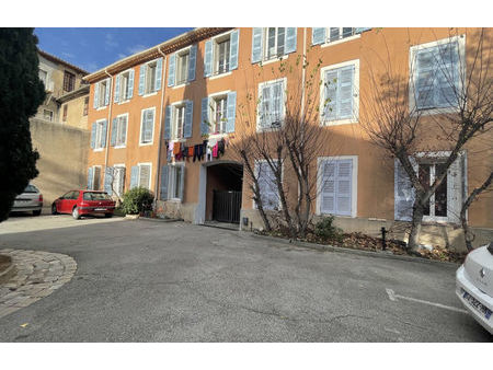 location parking aubagne (13400)