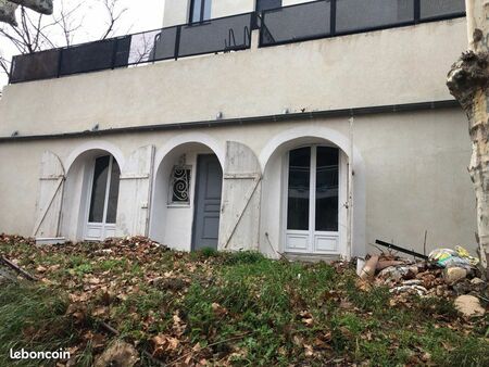 partie de maison ´ terrasse et parking sécurisé