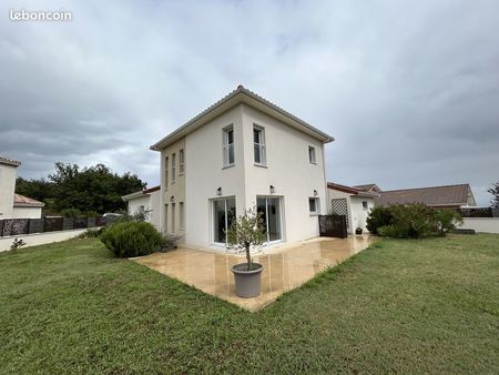 villa 7 pièces 137 m²