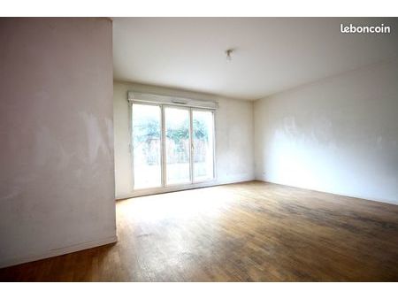 a vendre grand studio très bien situé  fort potentiel