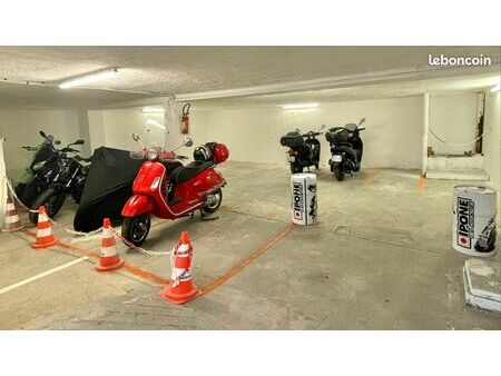 scooter/moto parking : 1 place vauban marseille (13006)