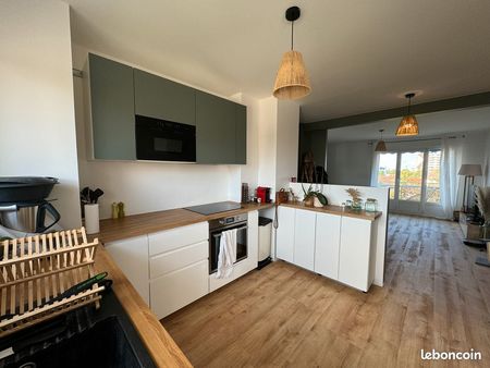 un superbe appartement 3 chambres  entièrement rénové avec vue imprenable sur la citadelle