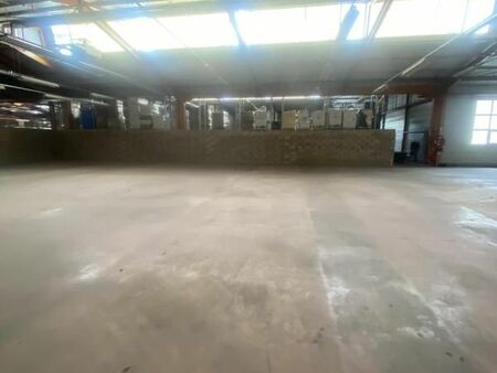 local industriel 1 000 m²