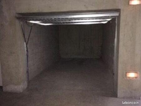 garage 14m2 sous-sol sécurisé gières