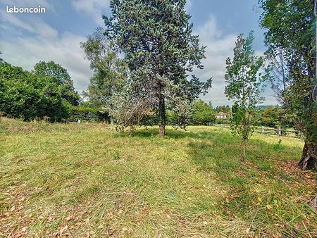 terrain 820 m² trept