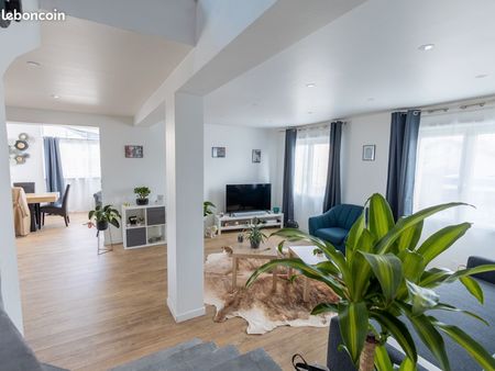 maison de ville en duplex avec cour privative