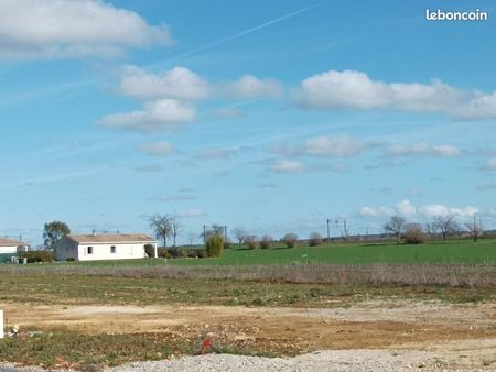 terrain 600 m² roullet saint estephe