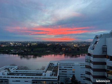 a louer : appartement spacieux avec vue exceptionnelle sur le lac de créteil et au pied de