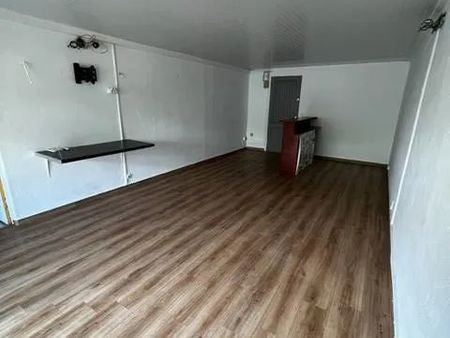 particulier loue un grand studio (1 pièce de 38 m²) au 1er étage dans la résidence alizés 