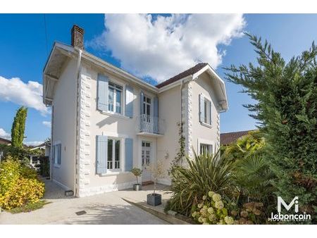 magnifique villa des années 30 avec piscine  appartement indépendant  atelier et jardin pa