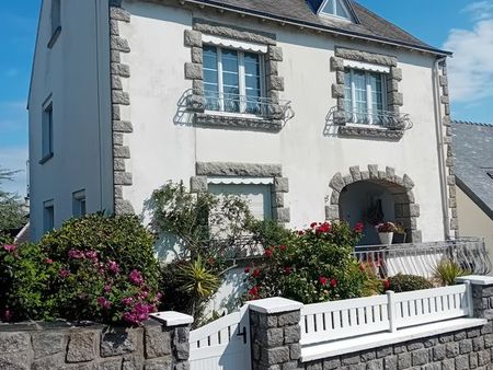 a vendre maison 180m2 avec vue sur le port de plaisance de tréboul/douarnenez