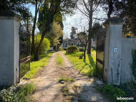 nimes  propriété de 210m2 avec piscine sur terrain d'environ 2hectares