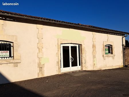 local-entrepôt de 185 m² à châteaubernard 16100