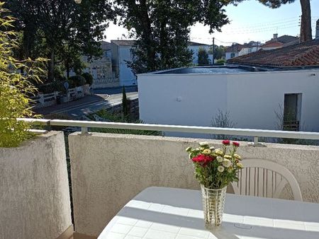 appartement refait a neuf terrasse 600 m plage