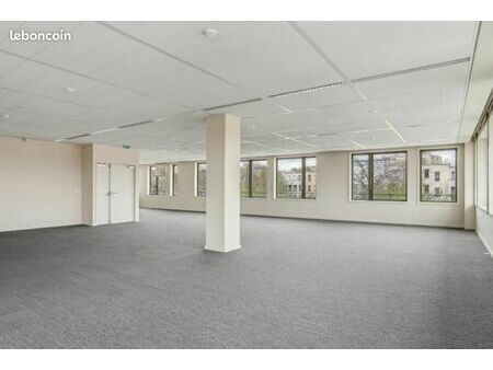 bureaux 102 m²