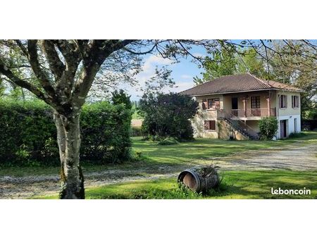 maison au calme et grand terrain