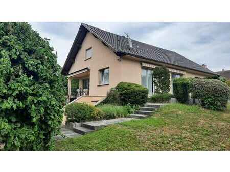 belle maison familiale dans son écrin de verdure