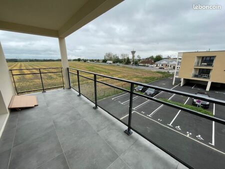 t3 neuf avec terrasse et 2 parkings couverts