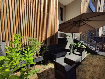 appartement en duplex t3 avec terrasse et jardin aux bassins à flots - 299 000