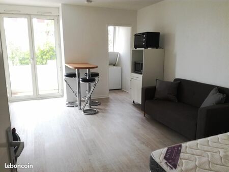 grand studio 30m² meublé