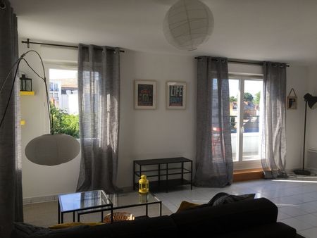 location meublée t1bis nantes centre (inclus parking en ss + terrasse)