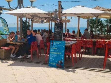 restaurant face a la mer (secteur corniche) fond et murs