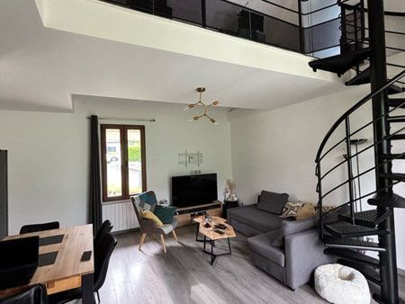 bel appartement en duplex très lumineux- vue revard et croix du nivolet - au calme