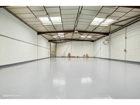 local industriel 442 m²