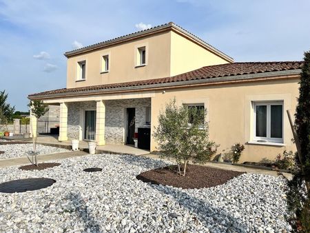 très belle maison récente avec jardin clos  5 chambres 