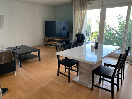 a proximite du leclerc chartrons-beau 3 pp meuble avec balcon  parking et cellier