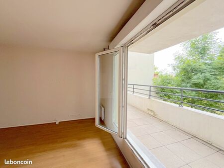 appartement 3 pièces  69 m2  traversant + terrasse + parking