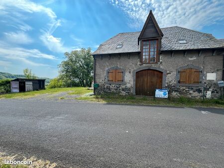 marcenat maison comprenant deux appartements offrant une belle vue sur 334m² de terrain