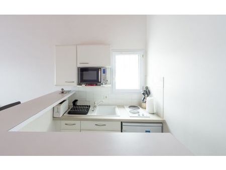 location appartement  m² t-2 à la rochelle  651 €