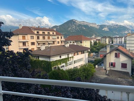 studio avec balcon