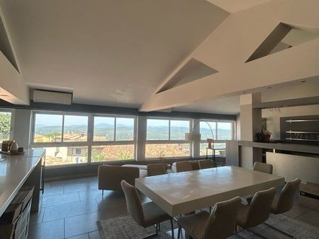 grand loft avec vue sur la vallée