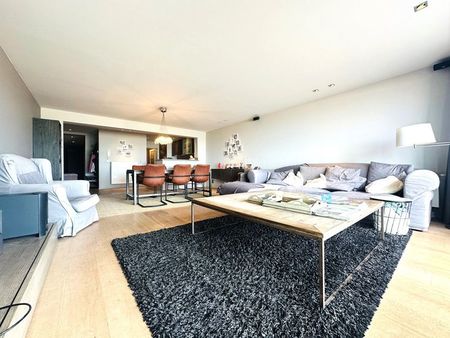 ruim 3-slaapkamer appartement (120m²) op de zeedijk in he...