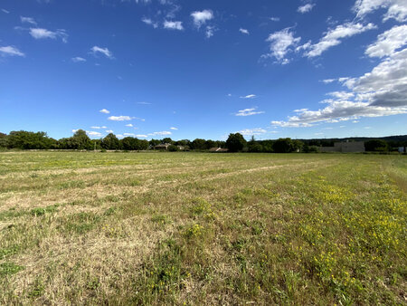 terrain de 5521m2 dans quartier prisé d'uzès