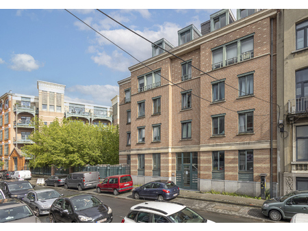 appartement te koop in sint-jans-molenbeek met 1 slaapkamer