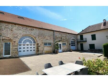 vente immeuble 1500 m² pusey (70000)