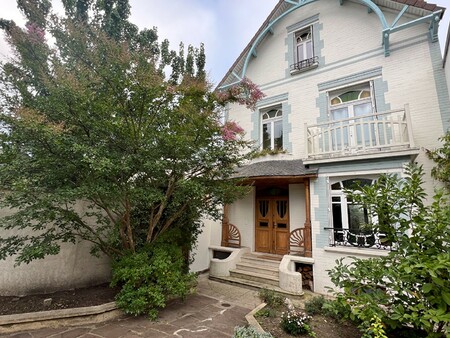 maison de luxe à vendre dans le quartier agent sarre-centre-les vallées-la garenne