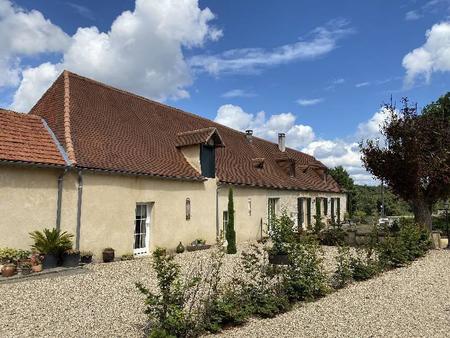 propriete située dans un cadre paisible  cette magnifique longère en pierre  typique du...