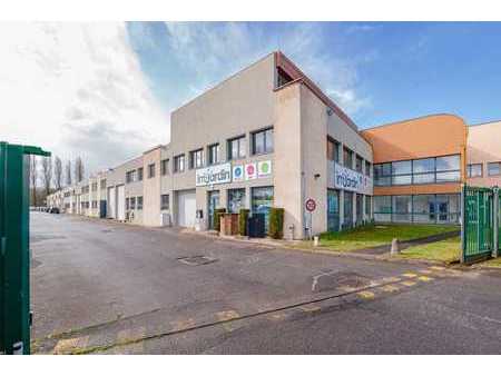 location d'entrepôt de 1 705 m² à émerainville - 77184