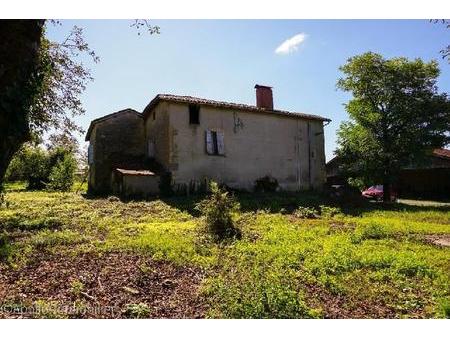 ancien corps de ferme avec jardin