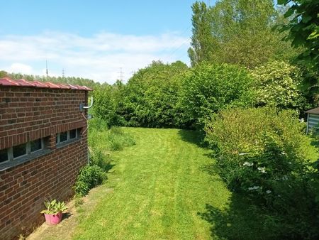 belle maison 3 façades dans un environnement verdoyant