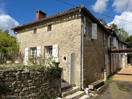 superbes vues ! maison en pierre de 4 chambres à nanteuil-en-vallée