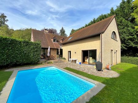 villa sept chambres avec piscine au bercuit !